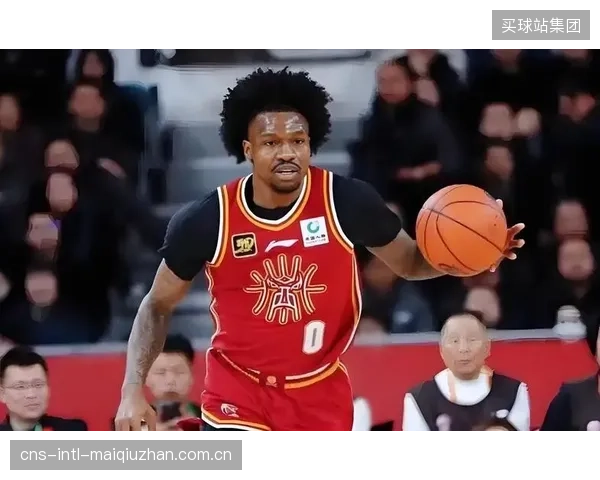 FMVP古德温成上海夺冠关键拼图，季后赛场均贡献24.2分，同时以7.1次助攻盘活全队进攻。